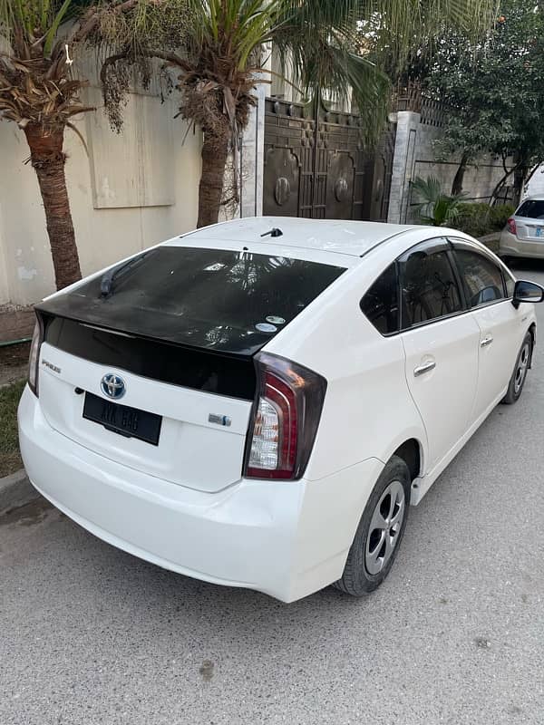 Toyota Prius 2015 S Led Edition 1.8 7