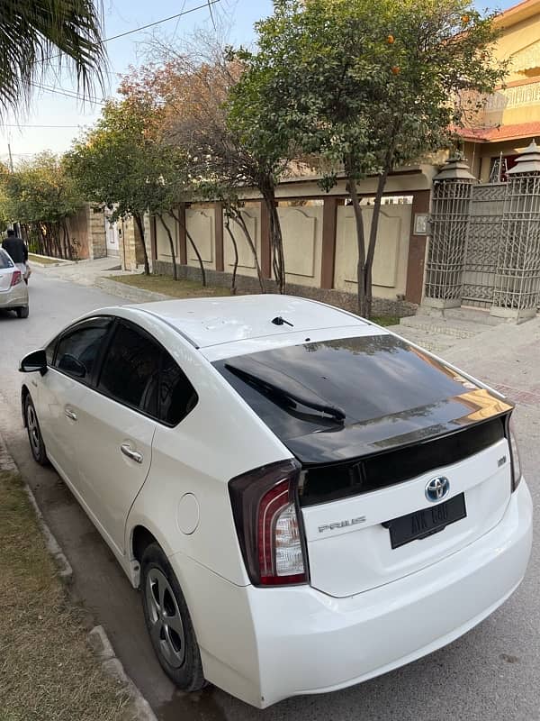 Toyota Prius 2015 S Led Edition 1.8 8