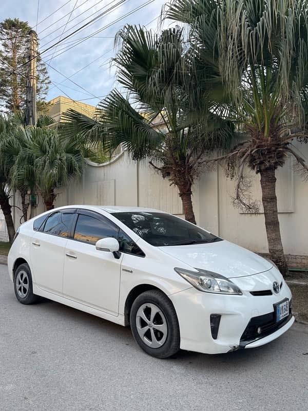 Toyota Prius 2015 S Led Edition 1.8 10