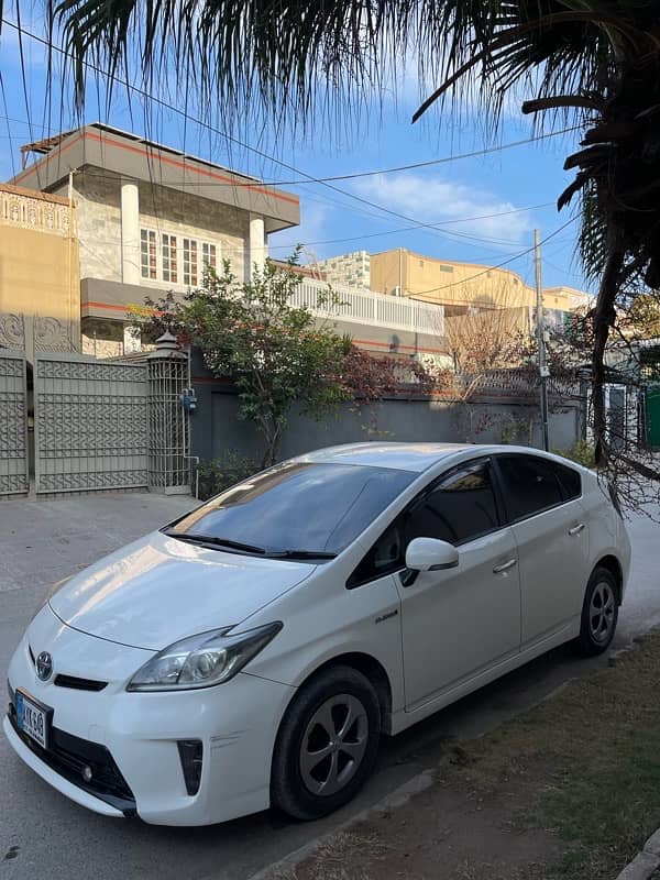 Toyota Prius 2015 S Led Edition 1.8 12