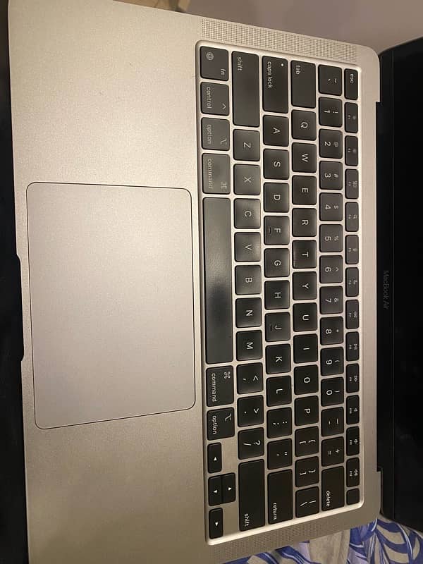 Macbook M1 Air 8/256 1