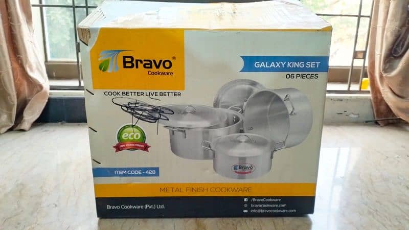 Brand new set of 3 casseroles (taslay) 1