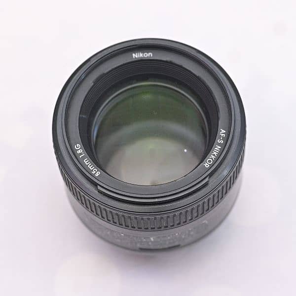 Nikon 85mm f/1.8 G lens 4