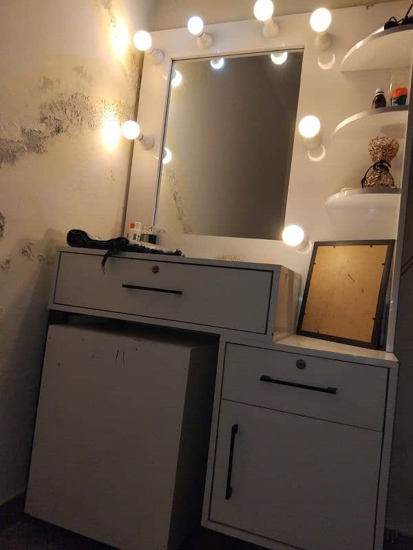 new electric style dressing table for sale 0