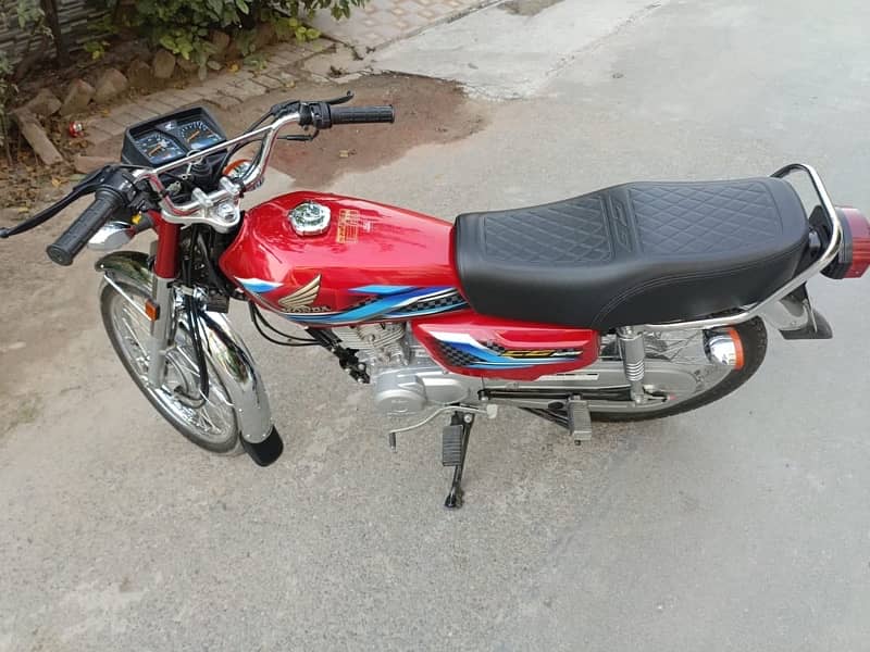 honda 125 with new 2024 sticker 2