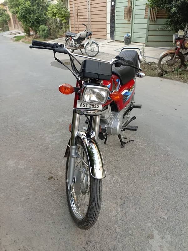 honda 125 with new 2024 sticker 4