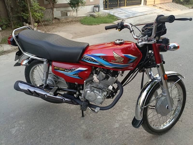 honda 125 with new 2024 sticker 6