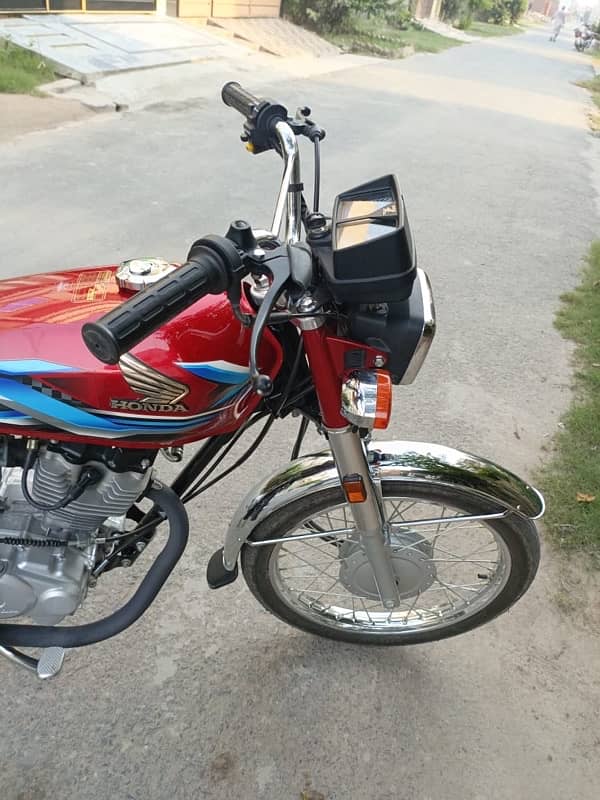 honda 125 with new 2024 sticker 7