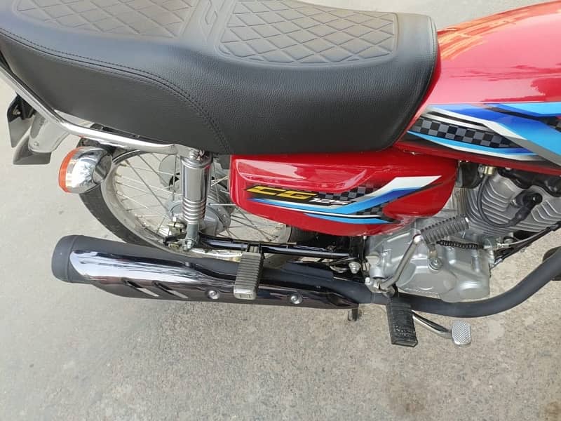 honda 125 with new 2024 sticker 8