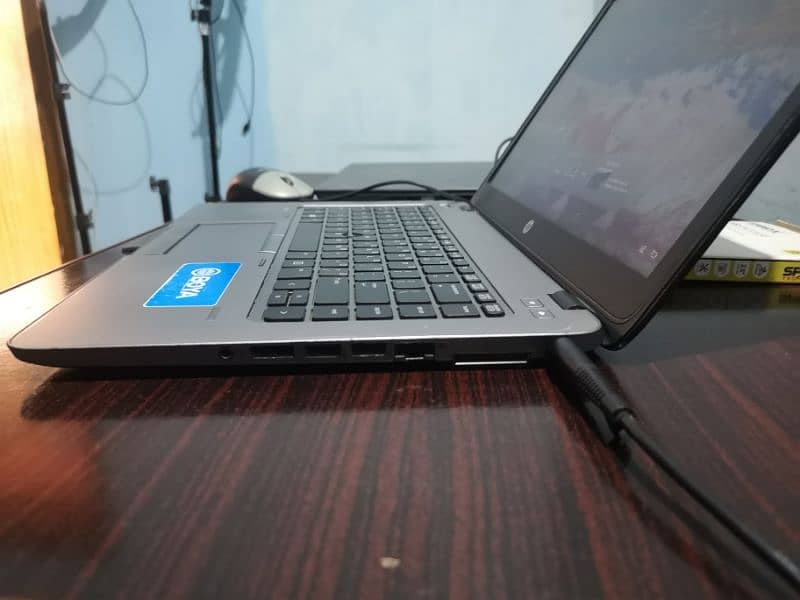 hp laptop Amd A8 Pro 16Gb Ram 128Gb SSD Silver Metal body 5