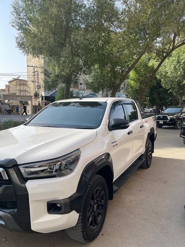 Toyota Hilux 2022 1