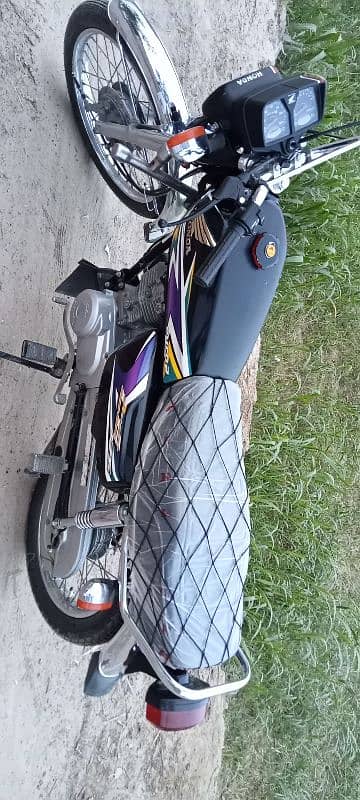 Honda 125 Lush condition like new 4