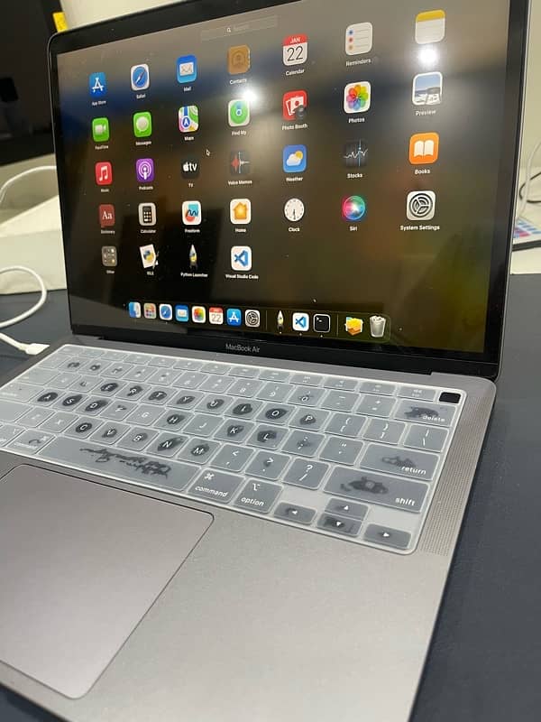 Macbook air m1 8/256 2