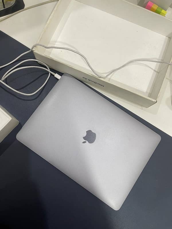 Macbook air m1 8/256 3