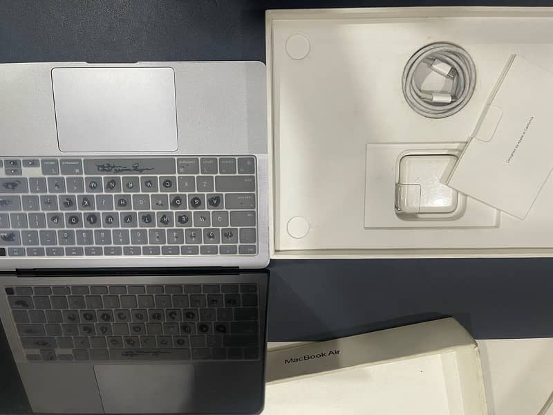 Macbook air m1 8/256 11