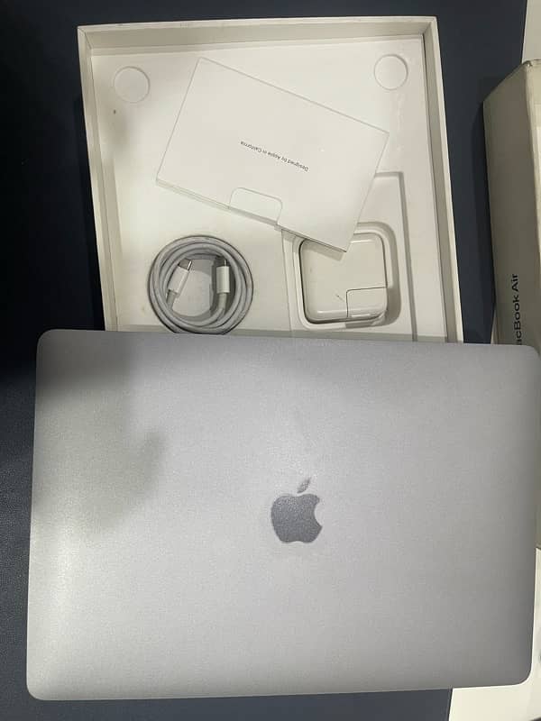 Macbook air m1 8/256 12