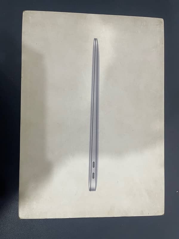 Macbook air m1 8/256 13