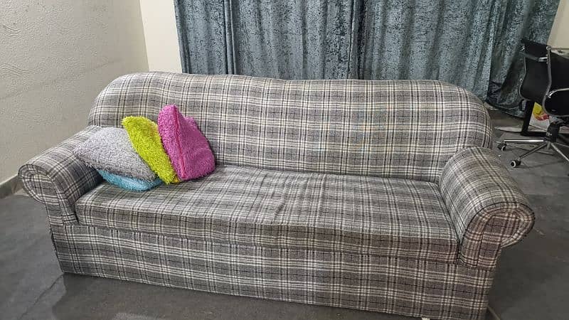 used Sofa set in best conditions 3+1+1 0