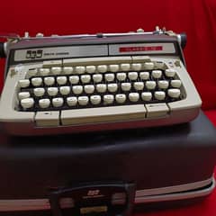 Vintage Typewriter. Smith Corona. Classic . 12