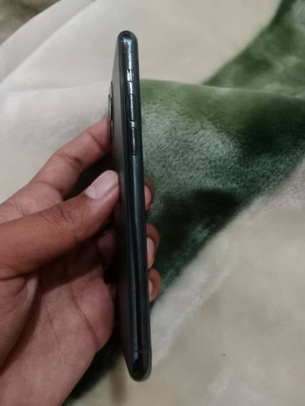 iPhone 11 pro (NON PTA) 4