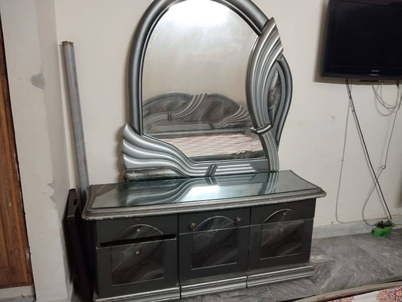 Deco furniture in good condition. 1