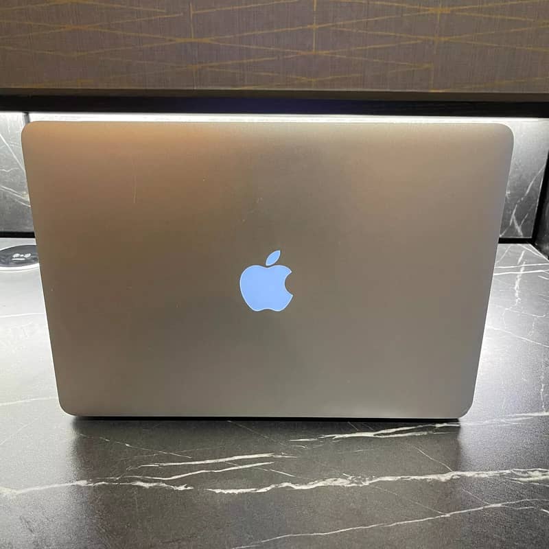 Apple MacBook Air 2017 NEW Box Pack Cond 10