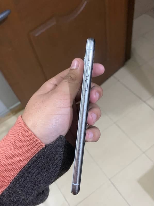 iPhone Xs Max 4