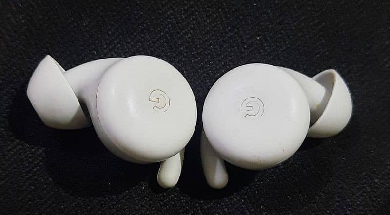 Google Pixel Earbuds / JLab Go Air Earbuds 1