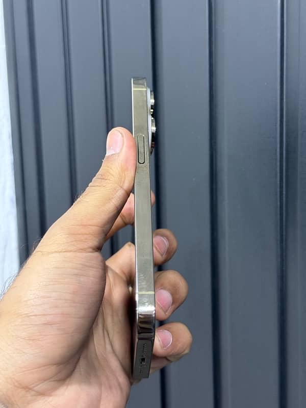 Iphone 14 pro C/A non pta jv with box.                  11 12 13 15 16 3