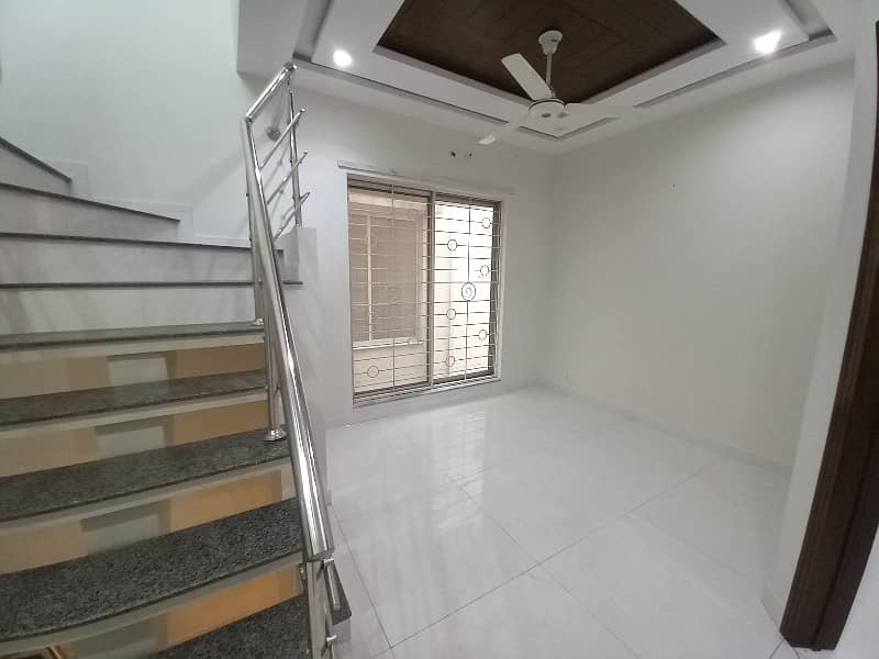 5 marla house for rent D block Phase 6 DHA Lahore 8