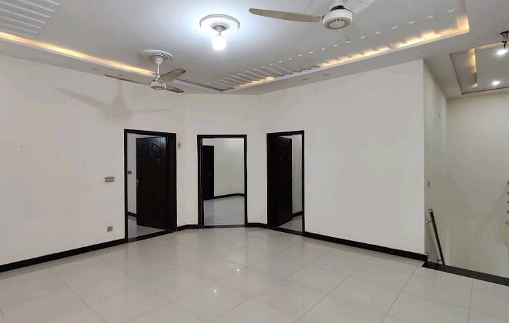 5 Marla House In Central Bahria Town - Sector C For rent 0