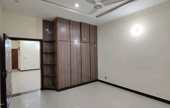 5 Marla House In Central Bahria Town - Sector C For rent 3