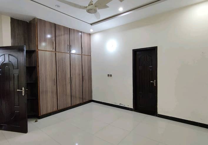 5 Marla House In Central Bahria Town - Sector C For rent 6