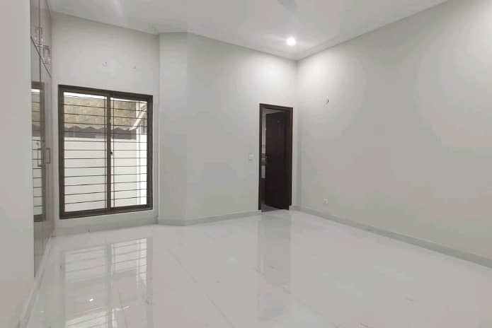 5 Marla House In Central Bahria Town - Sector C For rent 8