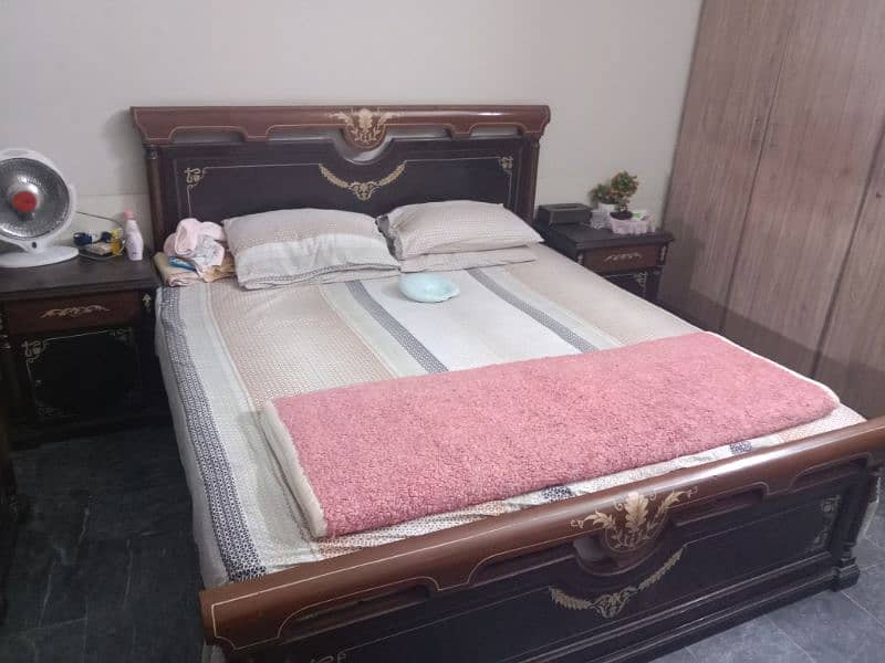 bed set & dressing table 0