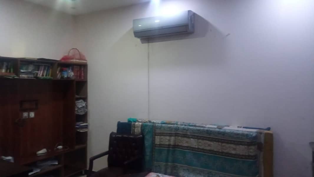 8.25 MARLA USED HOUSE WITH GAS AVAILABLE AND 15 KV SOLAR INCLUDED IN THE PRICE IS FOR SALE IN DHA PHASE 11 RAHBAR 3