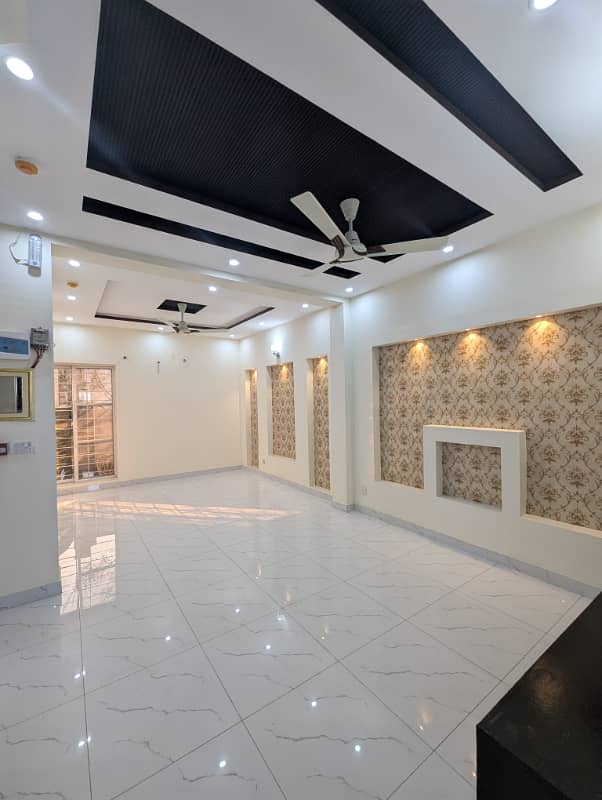 Brand New 5 Marla Modern Bungalow Available For Sale In Dha Rehbar Ph 11 Sector 2 Closed To Main Gate 4