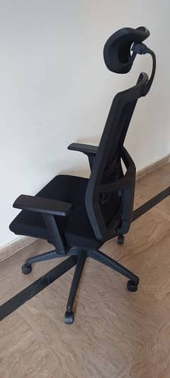 Interwood, Nova Manager Chair with Headrest.