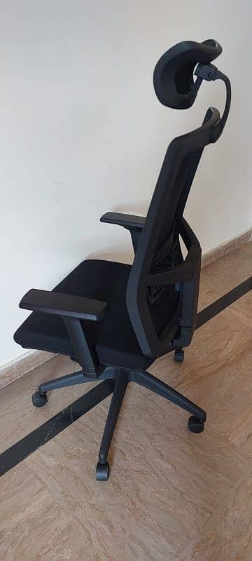 brand new chair Interwood, Nova Manager Chair with Headrest. 0