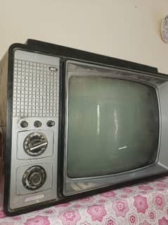 luminar 1976/77 woden model tv oky condition