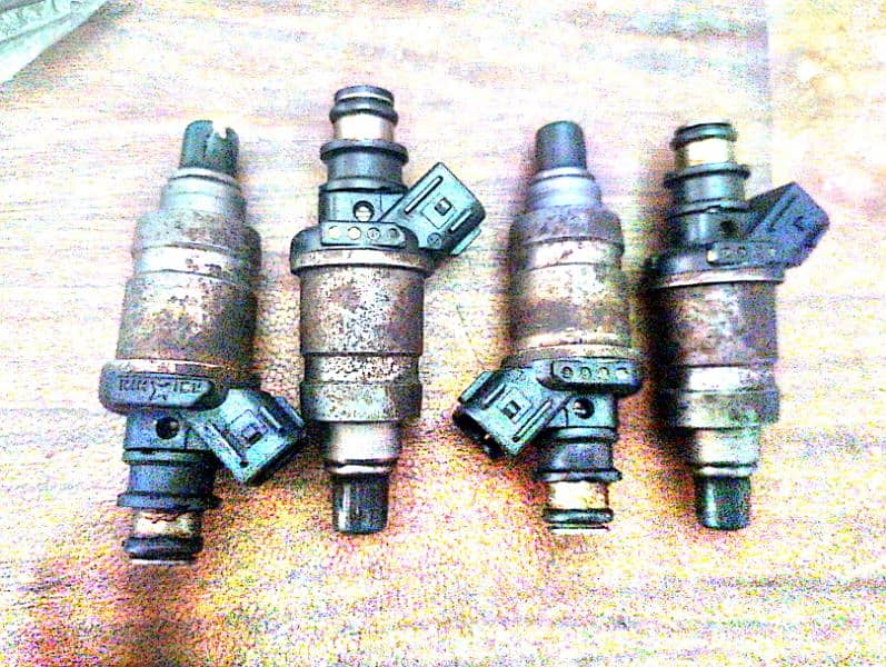 honda city 1999 model geniun feul injector and spar plug (NGK) 1