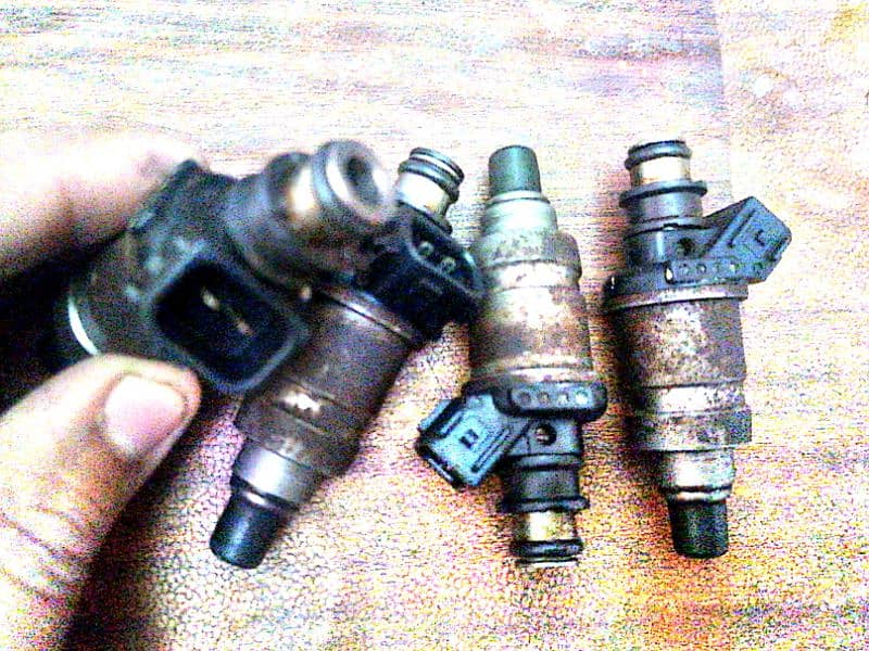 honda city 1999 model geniun feul injector and spar plug (NGK) 2