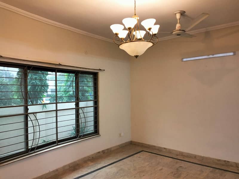 10 Marla House with Basment for Rent in Askari 10 8