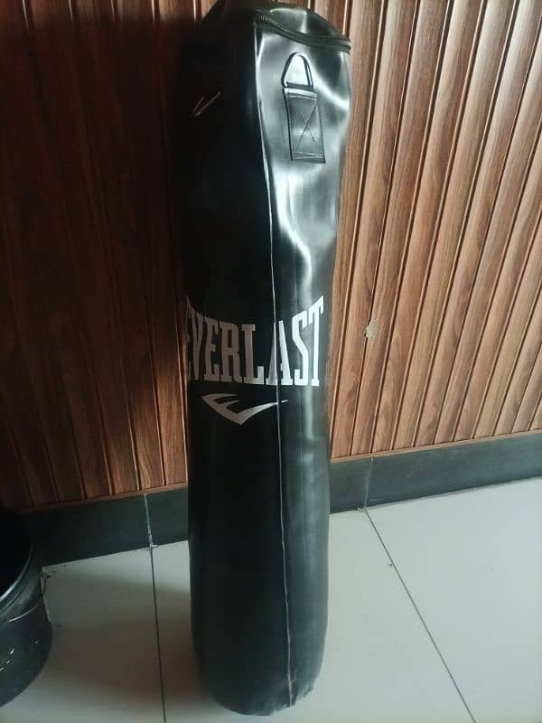 4 feet boxing bag, adult gloves and chain 2