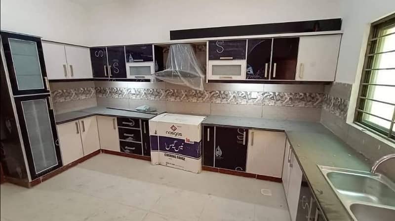 Spacious House Is Available For rent In Ideal Location Of Askari 5 - Sector H 2