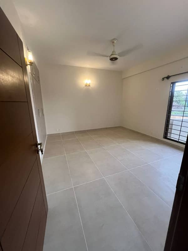 3000 Square Feet Flat For sale In Askari 5 - Sector J 3