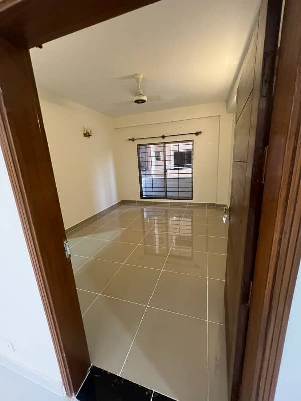 3000 Square Feet Flat For sale In Askari 5 - Sector J 4