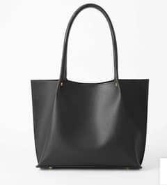 black tote bag