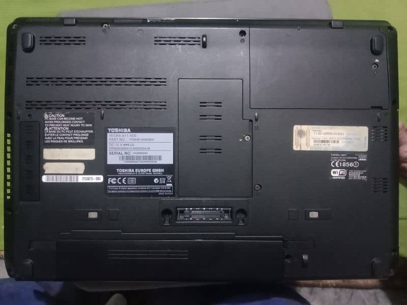 Toshiba laptop with original charger and cable 1