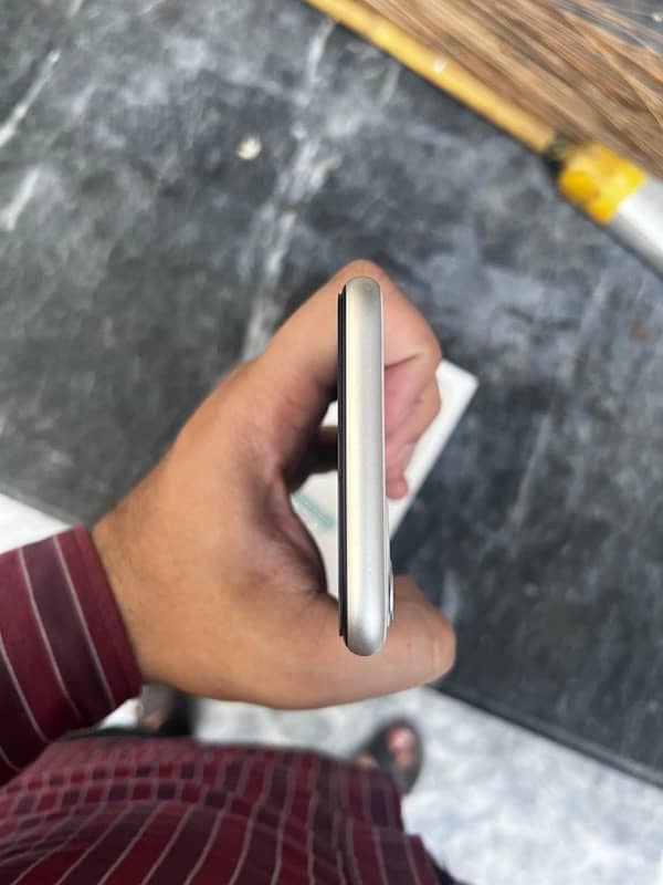 Iphone 11 128 GB Dual Sim Pta Approved 4